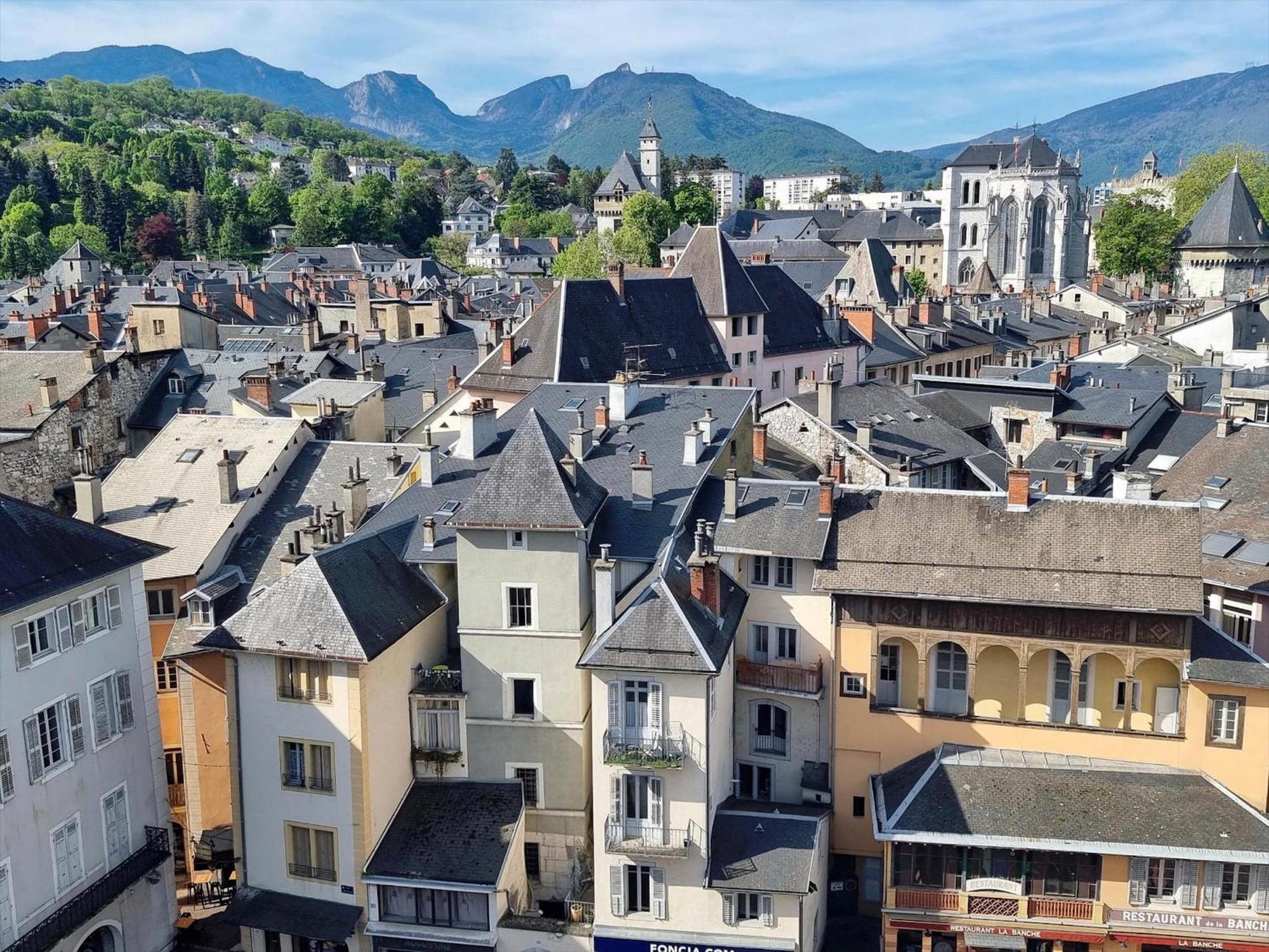 Logement Autour De Moi * * * * * Chambéry Exterior foto
